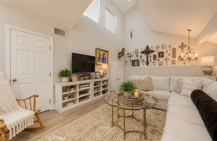 23134 Collins Street, Woodland Hills, California 91367