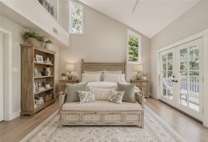23134 Collins Street, Woodland Hills, California 91367