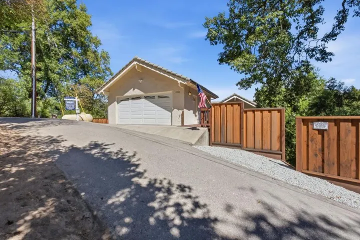 21546 Alma Court, Los Gatos, California 95033