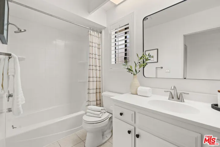 14468 Yukon Avenue, Hawthorne, California 90250