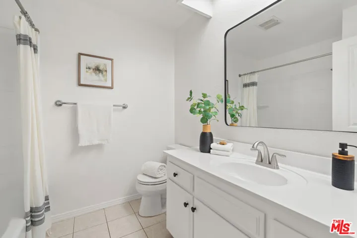 14468 Yukon Avenue, Hawthorne, California 90250