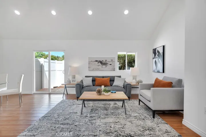 4540 Del Moreno Drive, Woodland Hills, California 91364
