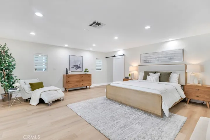 4540 Del Moreno Drive, Woodland Hills, California 91364