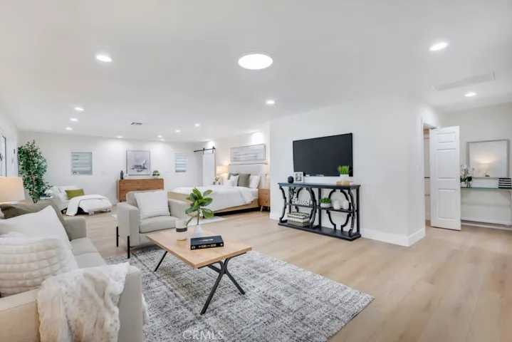 4540 Del Moreno Drive, Woodland Hills, California 91364