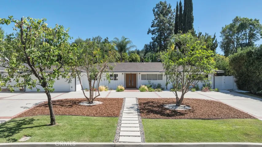 4540 Del Moreno Drive, Woodland Hills, California 91364