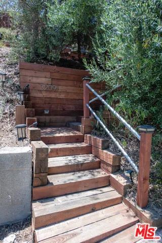 3209 Bennett Drive, Los Angeles, California 90068