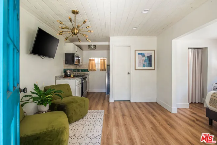 3209 Bennett Drive, Los Angeles, California 90068