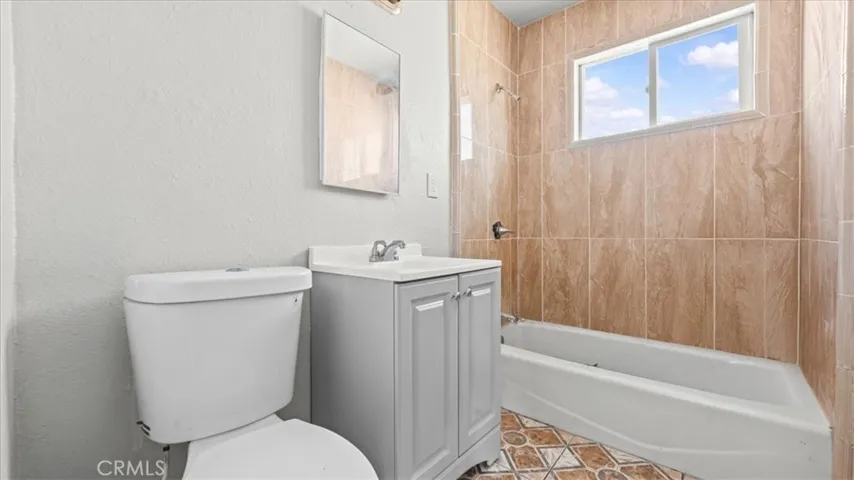 1362 E 20th Street, Los Angeles, California 90011