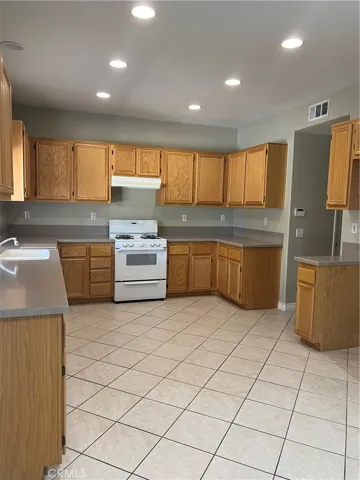 13991 Silver Creek Way, Victorville, California 92392