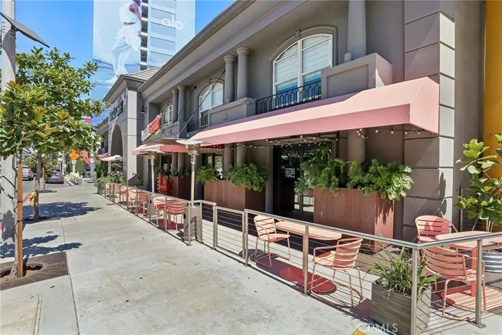 1221 N Kings, West Hollywood, California 90069