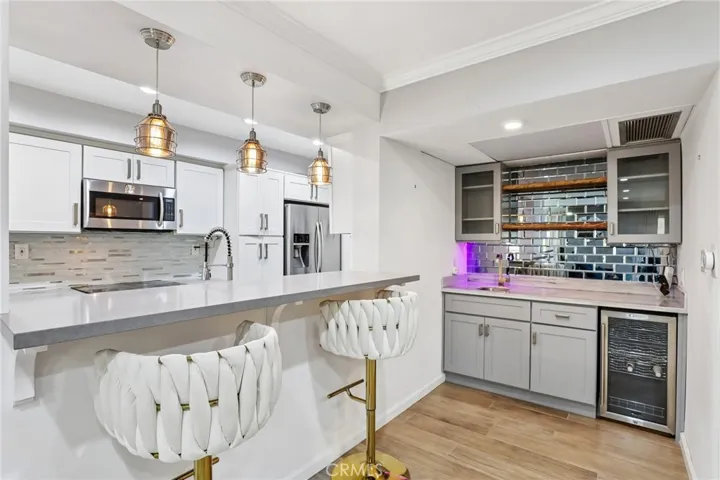 1221 N Kings, West Hollywood, California 90069
