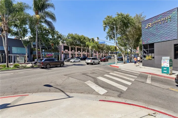 1221 N Kings, West Hollywood, California 90069