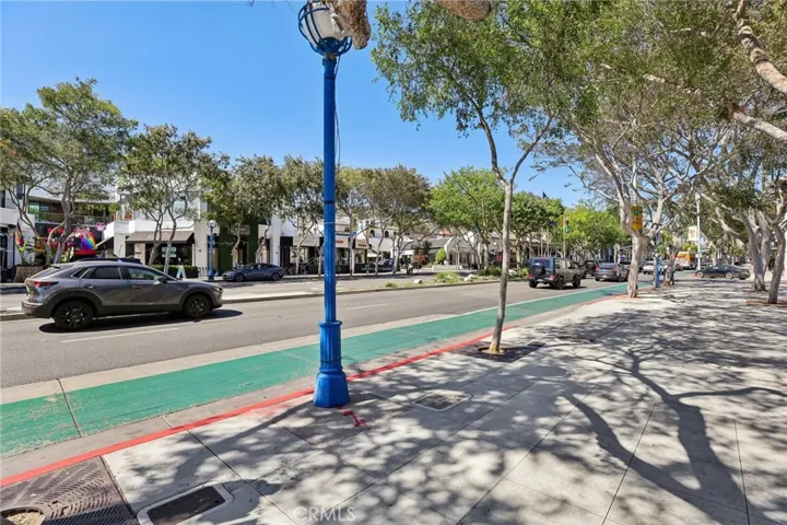 1221 N Kings, West Hollywood, California 90069