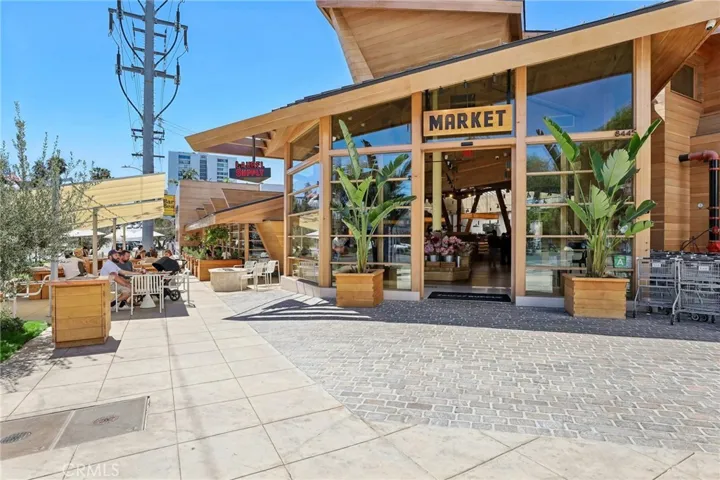 1221 N Kings, West Hollywood, California 90069