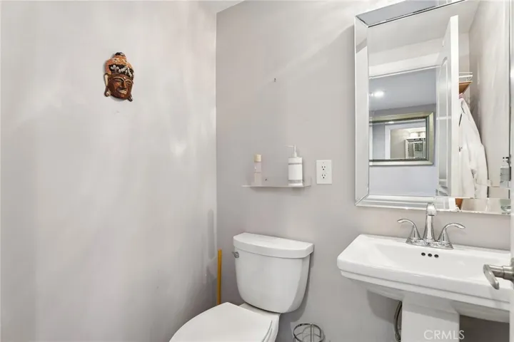 1221 N Kings, West Hollywood, California 90069