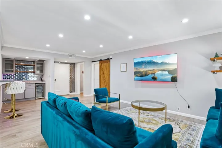 1221 N Kings, West Hollywood, California 90069