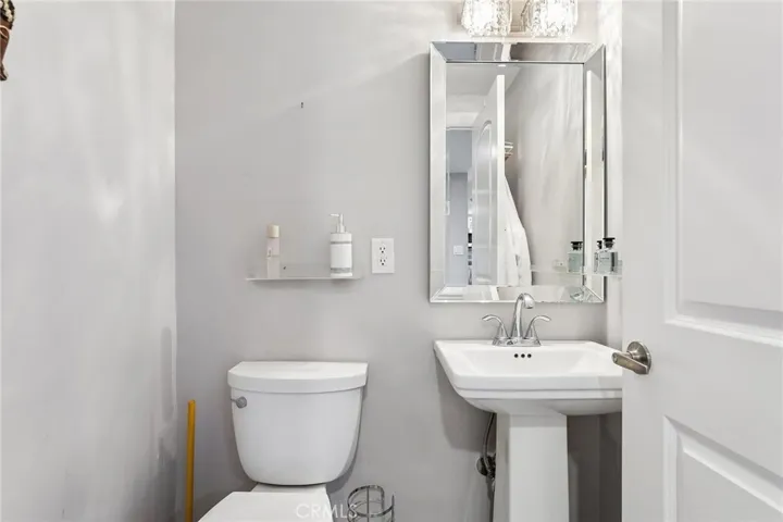 1221 N Kings, West Hollywood, California 90069