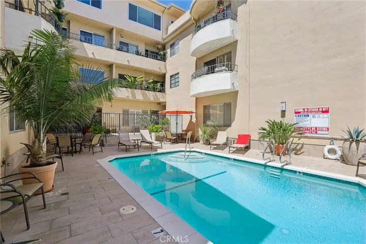 1221 N Kings, West Hollywood, California 90069