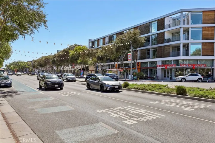1221 N Kings, West Hollywood, California 90069