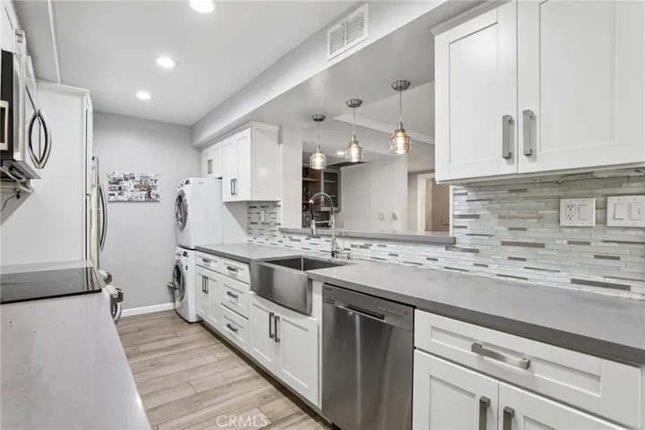 1221 N Kings, West Hollywood, California 90069