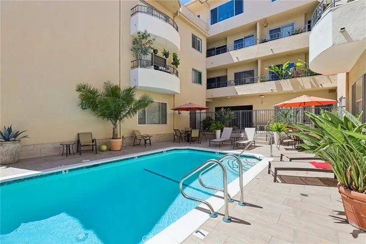 1221 N Kings, West Hollywood, California 90069