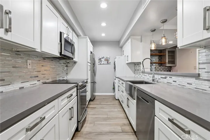 1221 N Kings, West Hollywood, California 90069