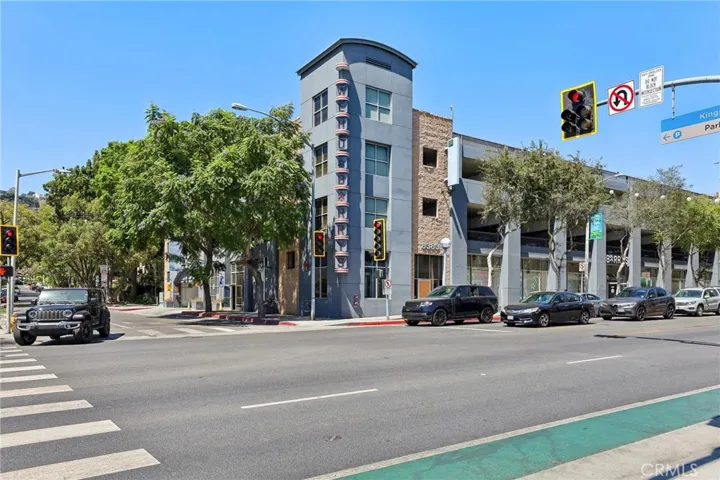1221 N Kings, West Hollywood, California 90069