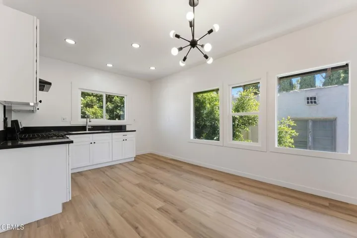 19b-1128 Fremont Ave-21