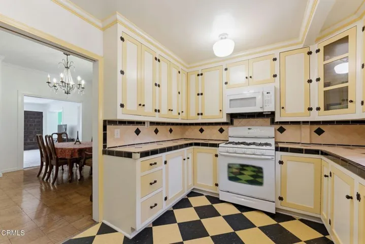 8-1128 Fremont Ave-6