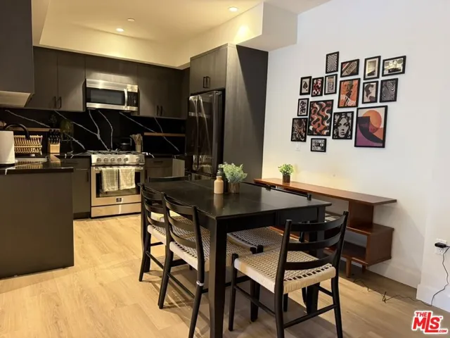 1110 S Spaulding Avenue 204, Los Angeles, California 90019