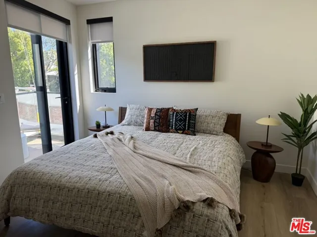 1110 S Spaulding Avenue 204, Los Angeles, California 90019