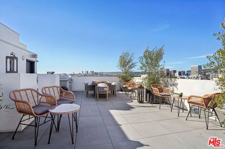 1110 S Spaulding Avenue 204, Los Angeles, California 90019