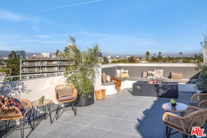 1110 S Spaulding Avenue 204, Los Angeles, California 90019