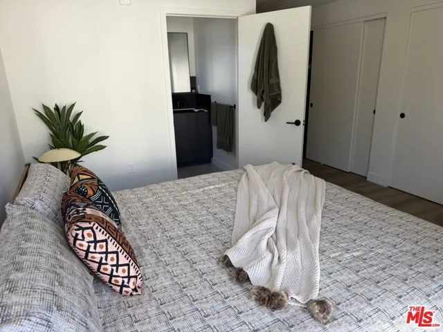 1110 S Spaulding Avenue 204, Los Angeles, California 90019