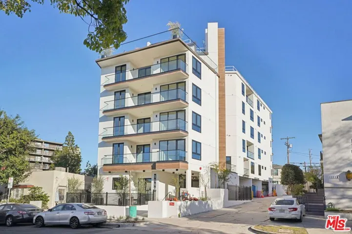 1110 S Spaulding Avenue 204, Los Angeles, California 90019