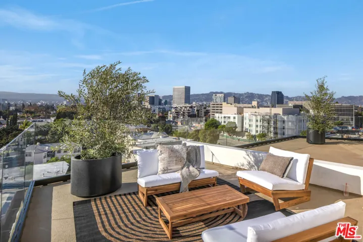 1110 S Spaulding Avenue 204, Los Angeles, California 90019
