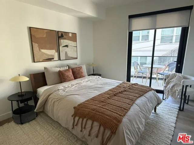 1110 S Spaulding Avenue 204, Los Angeles, California 90019