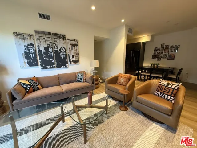 1110 S Spaulding Avenue 204, Los Angeles, California 90019