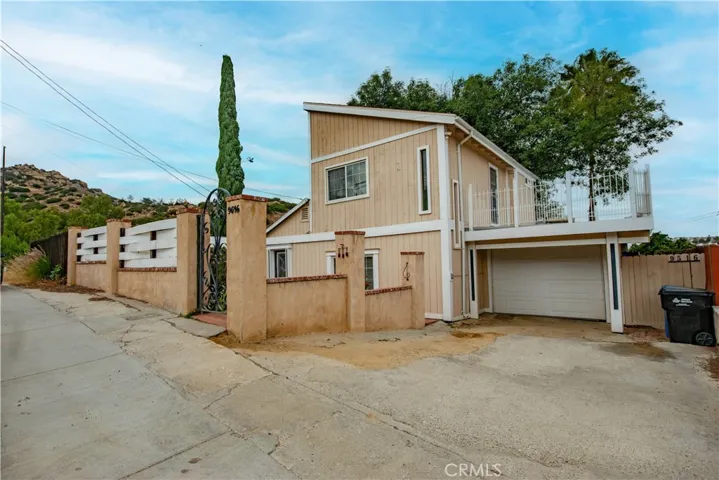 9516 Dennis, Chatsworth, California 91311