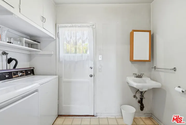 12841 Bonaparte Avenue, Los Angeles, California 90066