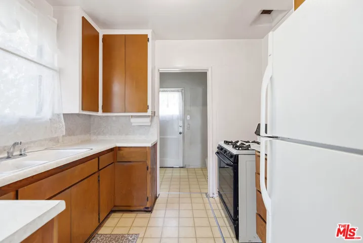 12841 Bonaparte Avenue, Los Angeles, California 90066