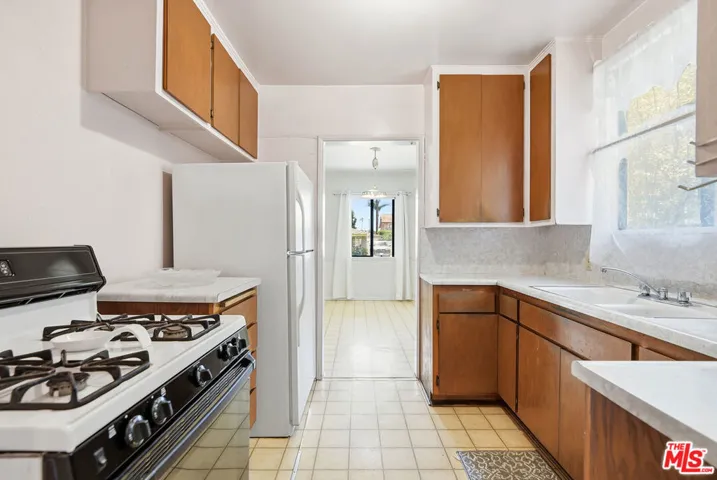 12841 Bonaparte Avenue, Los Angeles, California 90066
