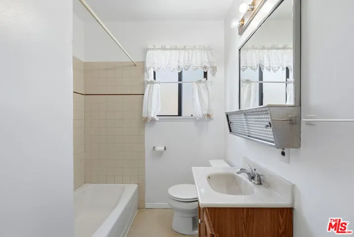 12841 Bonaparte Avenue, Los Angeles, California 90066