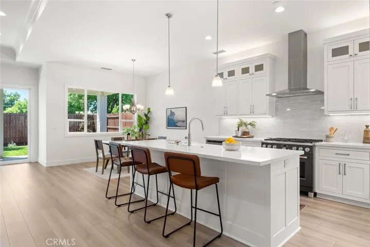 Beautiful Kitchen w/Island
