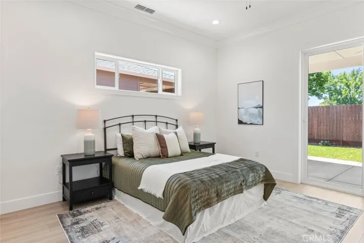 Master Bedroom w/Crown Molding