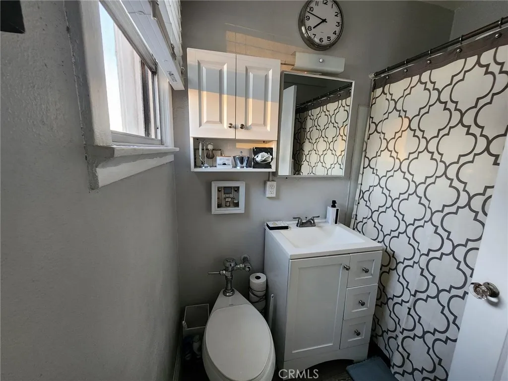 up graded bathroom with tub/shower combo.