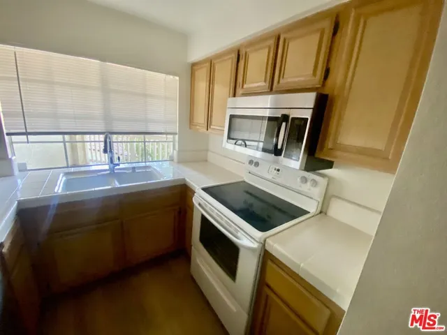 675 Oak Run Trail Tl301, Oak Park, California 91377