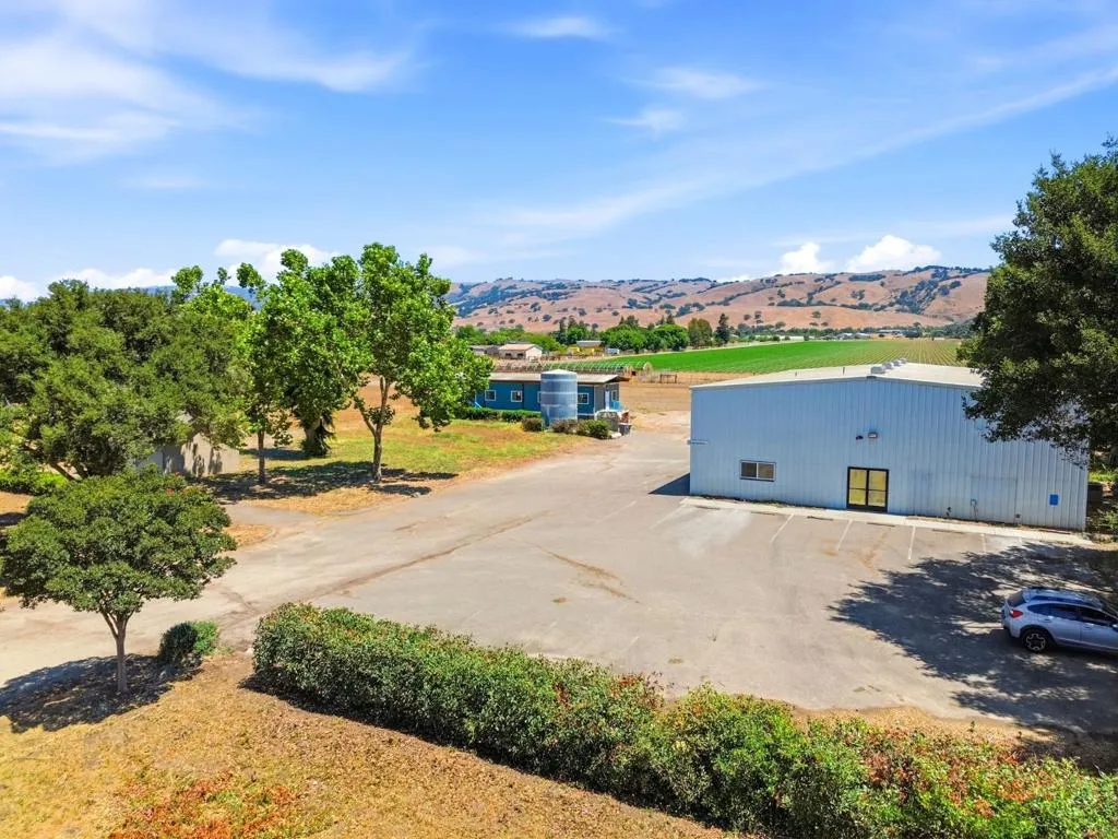 3065 Pacheco Pass Hwy