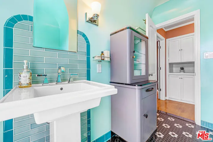 4214 W 29th Street, Los Angeles, California 90016