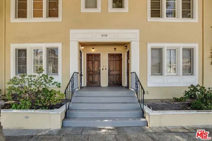 8918 Burton Way 2, Beverly Hills, California 90211